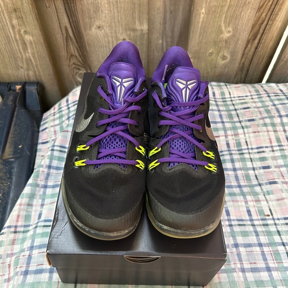 Nike Zoom Kobe Venomenom 5 “ Joker “
Size 8.5 - Picture 2 of 6